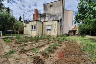 006 2018 161 Split semi detached house with garden for sale