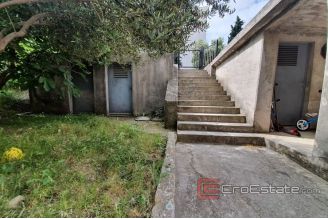 006 2018 161 Split semi detached house with garden for sale