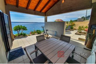 018 2018 162 Zadar house in the first row to the sea for sale