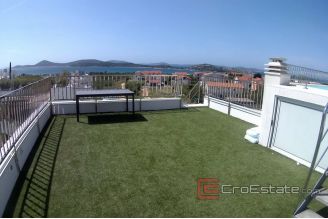 008 2014 736 Sibenik penthouse with pool and sea view