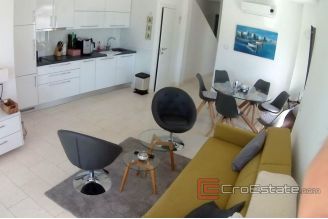 009 2014 737 Sibenik house with two apartments and_pool