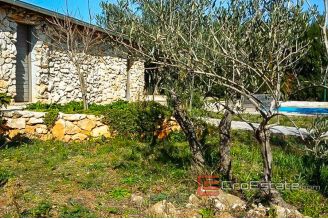 14 2013 113 Small island house for sale