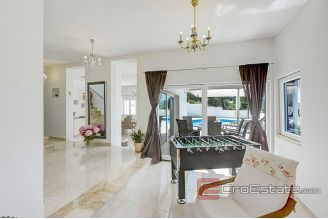 017 2014 749 Rogoznica villa with pool and sea view for sale