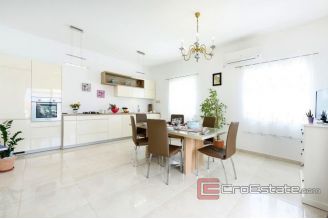 017 2014 749 Rogoznica villa with pool and sea view for sale