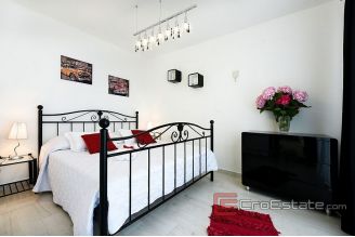 017 2014 749 Rogoznica villa with pool and sea view for sale