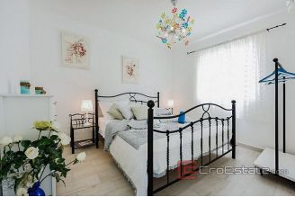 017 2014 749 Rogoznica villa with pool and sea view for sale