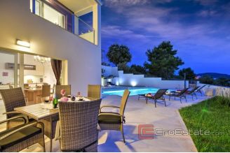 017 2014 749 Rogoznica villa with pool and sea view for sale