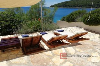 20 2013 114 Korcula first row villa for sale