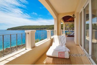 20 2013 114 Korcula first row villa for sale