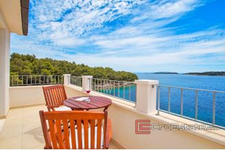 20 2013 114 Korcula first row villa for sale
