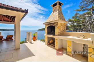 20 2013 114 Korcula first row villa for sale