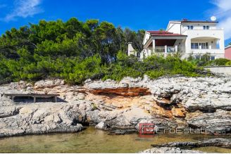 20 2013 114 Korcula first row villa for sale