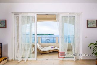 20 2013 114 Korcula first row villa for sale