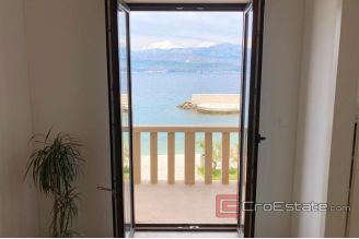 014 5021 30 Brac seafront apartment for sale