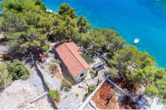 19 2011 92 Brac house seafront for sale