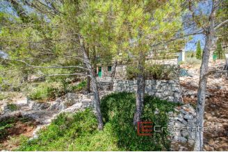 19 2011 92 Brac house seafront for sale