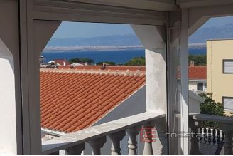 011 2114 01 the island of Vir family house on three floors near the sea