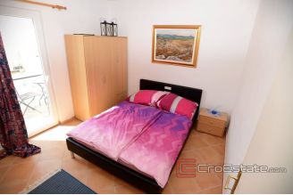 011 2114 01 the island of Vir family house on three floors near the sea