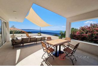 020 2025 76 island hvar villa with business space for sale
