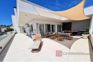 020 2025 76 island hvar villa with business space for sale