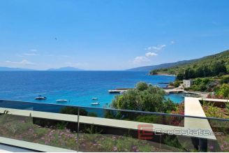020 2025 76 island hvar villa with business space for sale