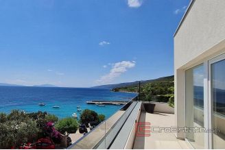 020 2025 76 island hvar villa with business space for sale