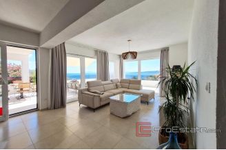 020 2025 76 island hvar villa with business space for sale