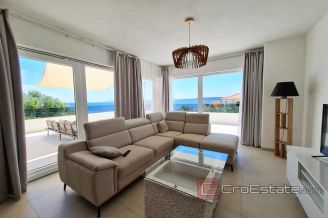020 2025 76 island hvar villa with business space for sale