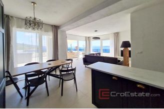 020 2025 76 island hvar villa with business space for sale