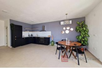 020 2025 76 island hvar villa with business space for sale