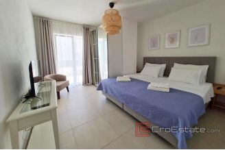 020 2025 76 island hvar villa with business space for sale