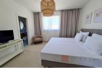020 2025 76 island hvar villa with business space for sale