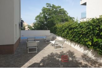 010 2028 05 Split area apartment house with sea view for sale