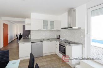 010 2028 05 Split area apartment house with sea view for sale