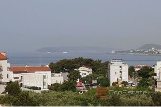 010 2028 05 Split area apartment house with sea view for sale