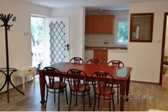 011 3949 30 Vis apartment house with a spacious garden for sale