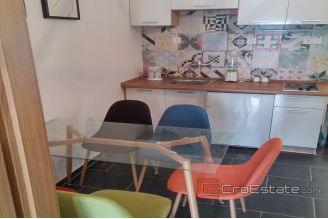 011 3949 30 Vis apartment house with a spacious garden for sale