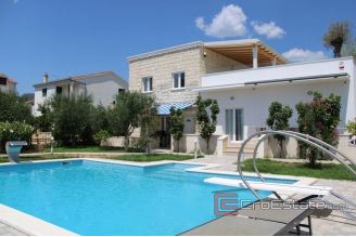 012 2029 08 Kastela house with pool and sea view for sale