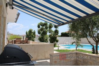 012 2029 08 Kastela house with pool and sea view for sale