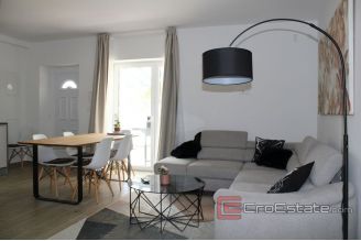 012 2029 08 Kastela house with pool and sea view for sale