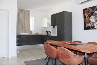 012 2029 08 Kastela house with pool and sea view for sale