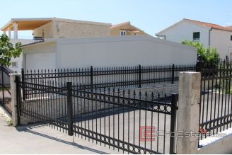 012 2029 08 Kastela house with pool and sea view for sale