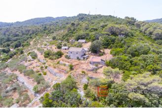 14 2013 116 Vis stone houses for sale