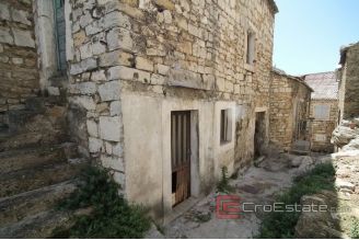 011 5024 30 Kastela old indigenous stone house for sale