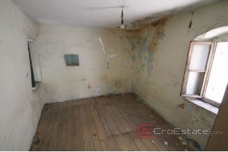 011 5024 30 Kastela old indigenous stone house for sale