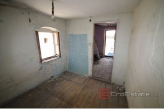 011 5024 30 Kastela old indigenous stone house for sale