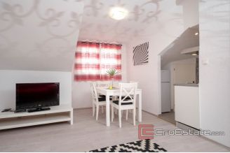 18 2027 36 Hvar indigenous residential commercial dalmatian house on the waterfront for sale