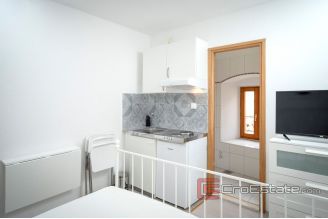 18 2027 36 Hvar indigenous residential commercial dalmatian house on the waterfront for sale