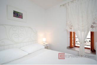 18 2027 36 Hvar indigenous residential commercial dalmatian house on the waterfront for sale
