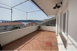 017 2030 01 Trogir house with sea view for sale